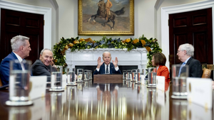 President Joe Biden discusses rail workers with Kevin McCarthy, Chuck Schumer, Nancy Pelosi, and Mitch McConnell.