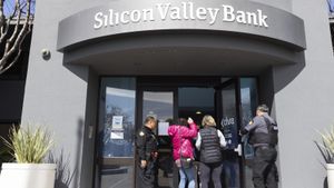 Security guards let individuals enter the Silicon Valley Bank's headquarters.